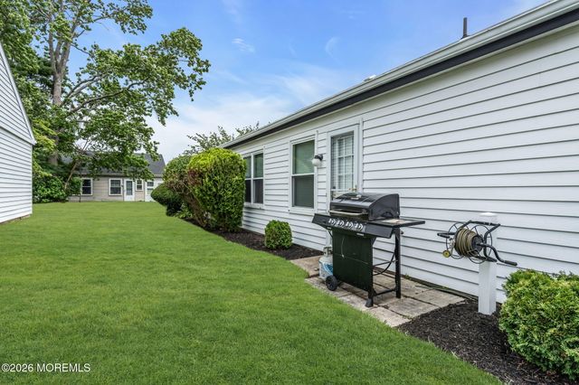 4 Gladstone Avenue, Manchester, NJ 08759
