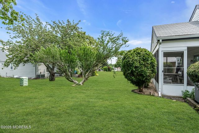 4 Gladstone Avenue, Manchester, NJ 08759