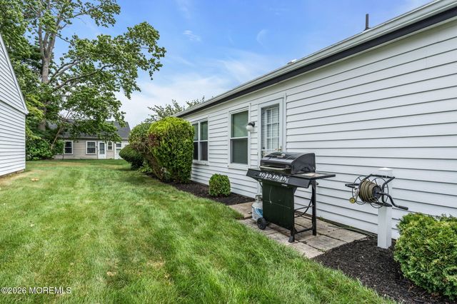 4 Gladstone Avenue, Manchester, NJ 08759