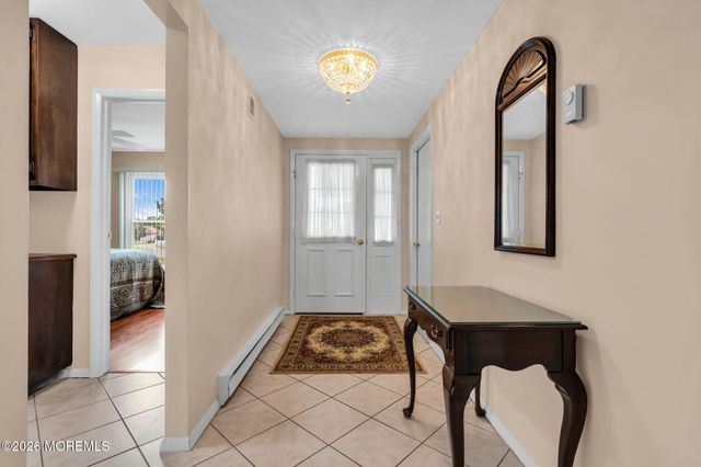 4 Gladstone Avenue, Manchester, NJ 08759