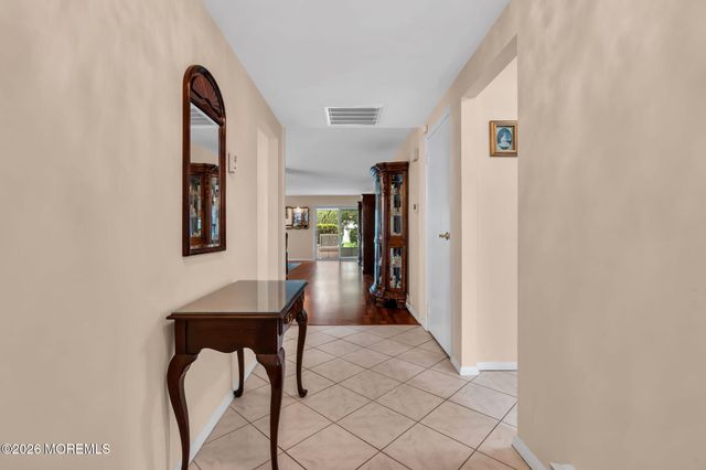 4 Gladstone Avenue, Manchester, NJ 08759