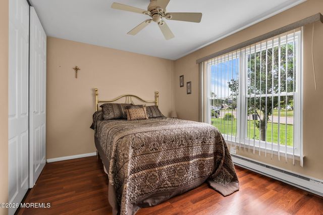 4 Gladstone Avenue, Manchester, NJ 08759