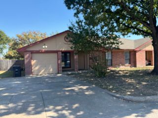 4504 Spinnaker Court, Fort Worth, TX 76135