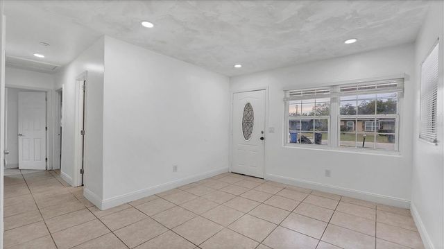 8611 CHINABERRY DRIVE, Tampa, FL 33637