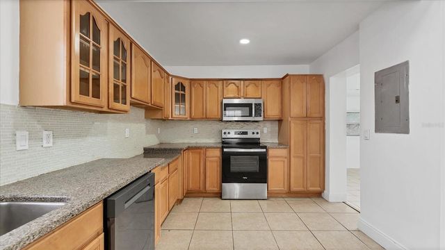 8611 CHINABERRY DRIVE, Tampa, FL 33637