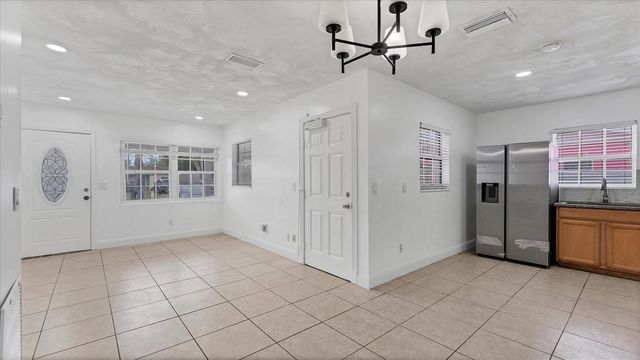 8611 CHINABERRY DRIVE, Tampa, FL 33637