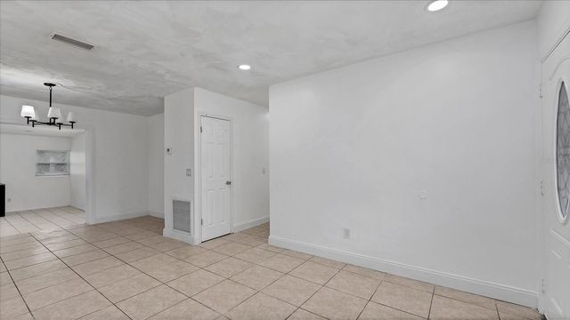 8611 CHINABERRY DRIVE, Tampa, FL 33637