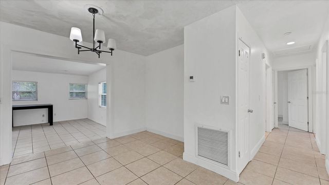 8611 CHINABERRY DRIVE, Tampa, FL 33637