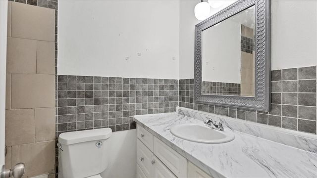 8611 CHINABERRY DRIVE, Tampa, FL 33637