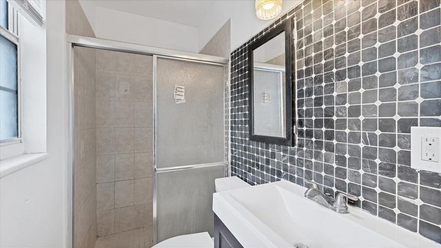 8611 CHINABERRY DRIVE, Tampa, FL 33637