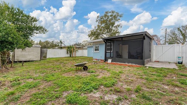 8611 CHINABERRY DRIVE, Tampa, FL 33637