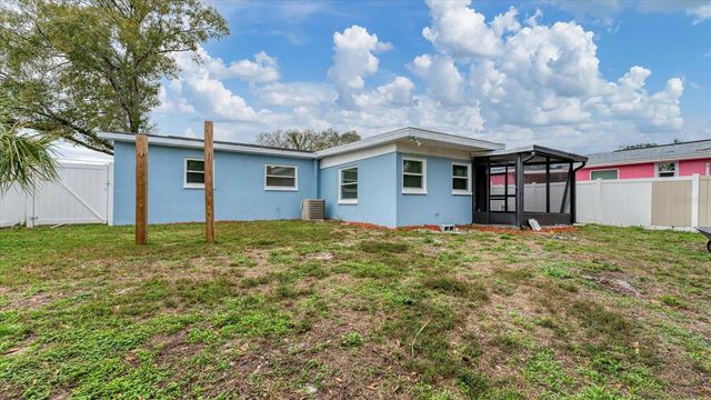 8611 CHINABERRY DRIVE, Tampa, FL 33637