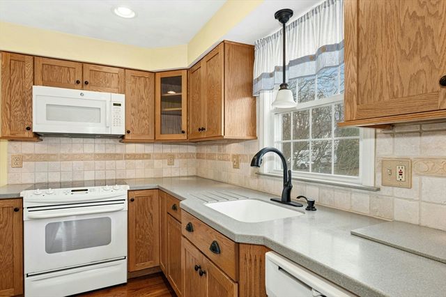 401 Forest Park Dr. 401, Auburn, MA 01501