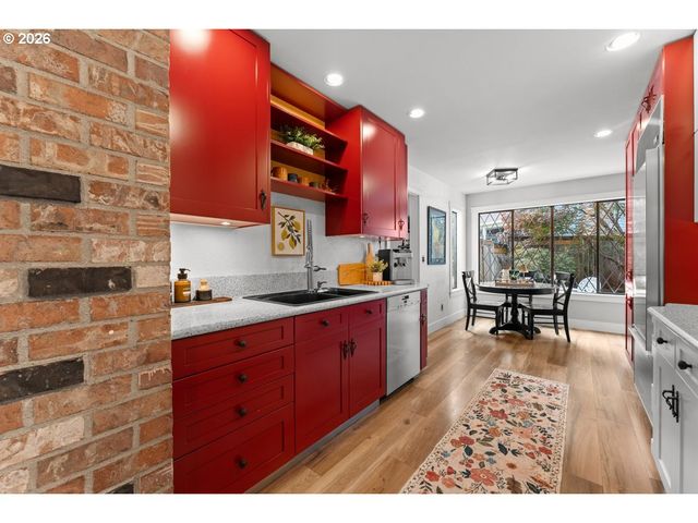 17965 LAKE HAVEN Dr, Lake Oswego, OR 97035