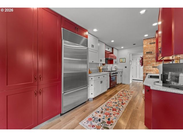 17965 LAKE HAVEN Dr, Lake Oswego, OR 97035