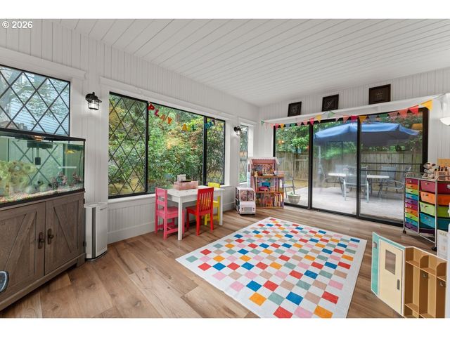17965 LAKE HAVEN Dr, Lake Oswego, OR 97035