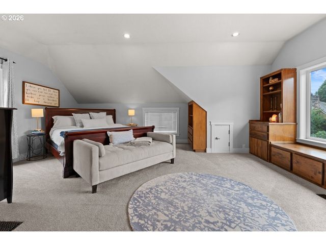 17965 LAKE HAVEN Dr, Lake Oswego, OR 97035