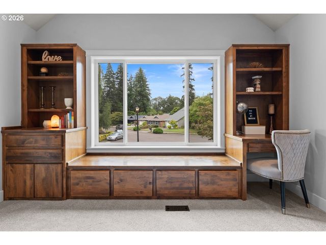 17965 LAKE HAVEN Dr, Lake Oswego, OR 97035