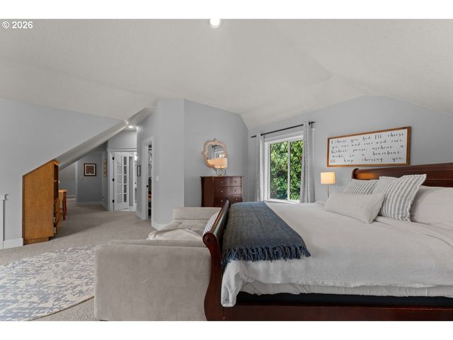 17965 LAKE HAVEN Dr, Lake Oswego, OR 97035