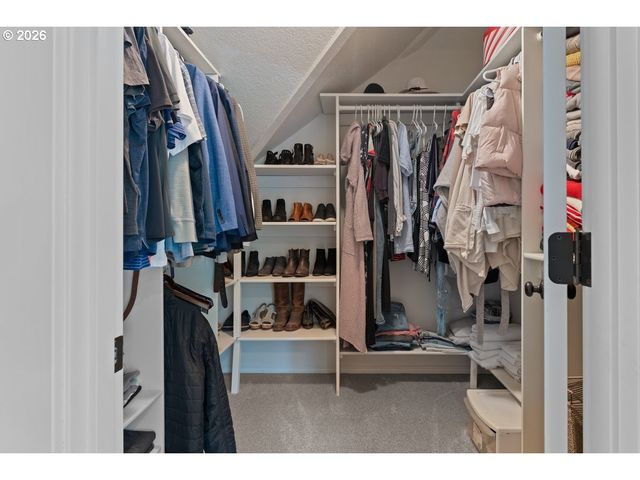 17965 LAKE HAVEN Dr, Lake Oswego, OR 97035