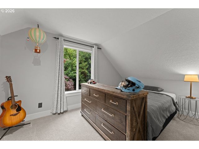 17965 LAKE HAVEN Dr, Lake Oswego, OR 97035