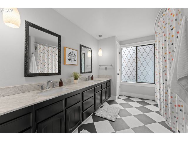 17965 LAKE HAVEN Dr, Lake Oswego, OR 97035