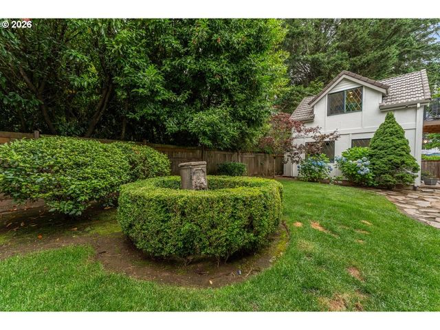 17965 LAKE HAVEN Dr, Lake Oswego, OR 97035