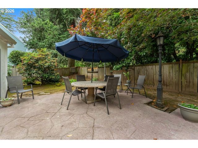 17965 LAKE HAVEN Dr, Lake Oswego, OR 97035