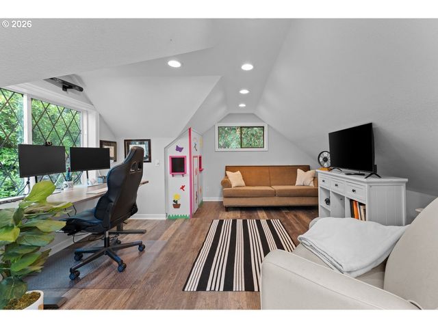 17965 LAKE HAVEN Dr, Lake Oswego, OR 97035