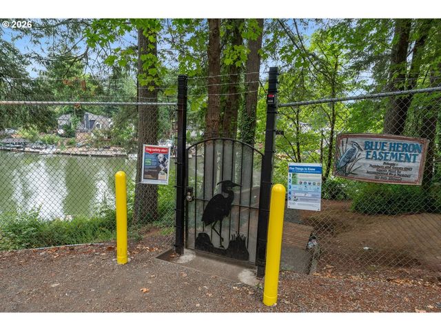 17965 LAKE HAVEN Dr, Lake Oswego, OR 97035
