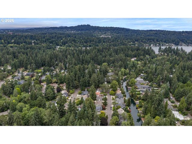 17965 LAKE HAVEN Dr, Lake Oswego, OR 97035