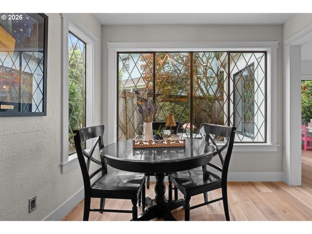 17965 LAKE HAVEN Dr, Lake Oswego, OR 97035