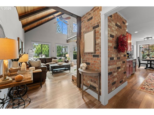 17965 LAKE HAVEN Dr, Lake Oswego, OR 97035