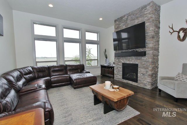 7595 S Wagons West Ave, Boise, ID 83716