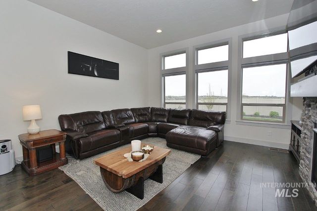 7595 S Wagons West Ave, Boise, ID 83716