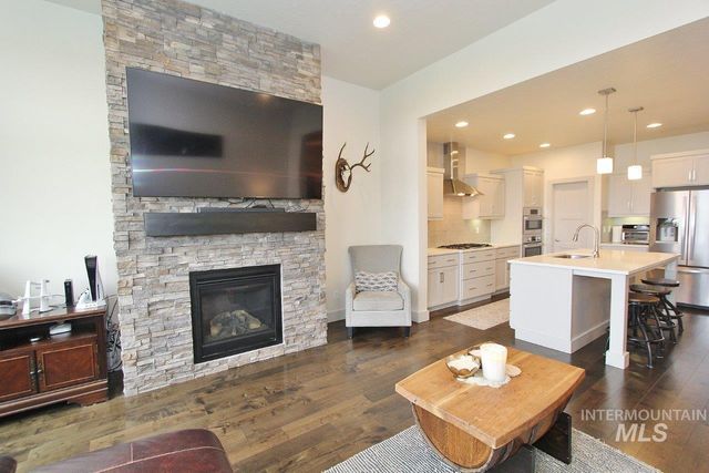 7595 S Wagons West Ave, Boise, ID 83716