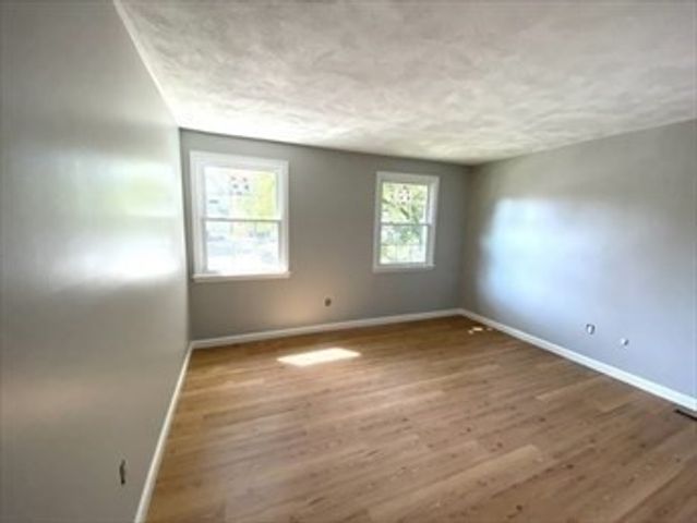 1 Brewster Dr, Needham, MA 02492