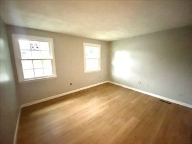 1 Brewster Dr, Needham, MA 02492