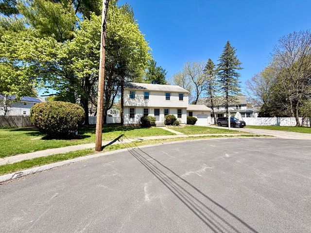 1 Brewster Dr, Needham, MA 02492