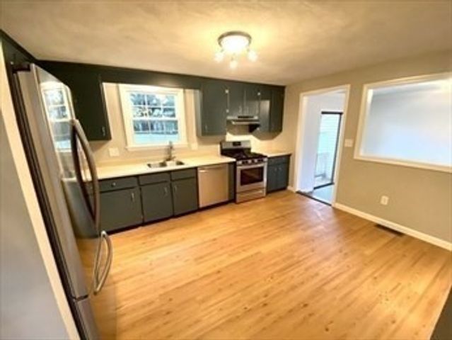 1 Brewster Dr, Needham, MA 02492