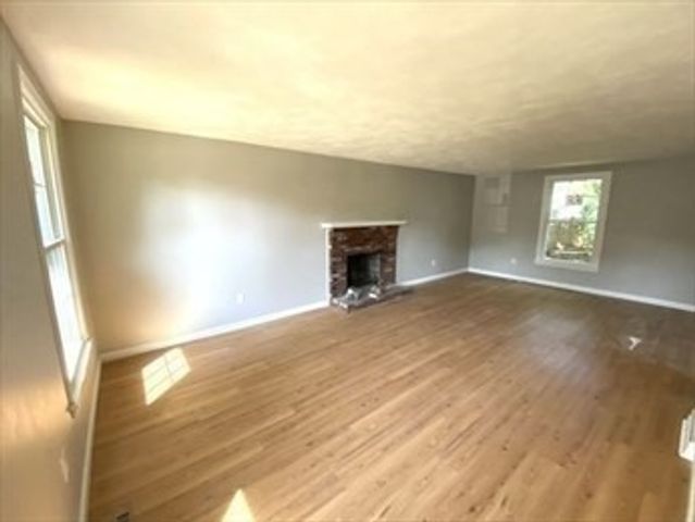 1 Brewster Dr, Needham, MA 02492