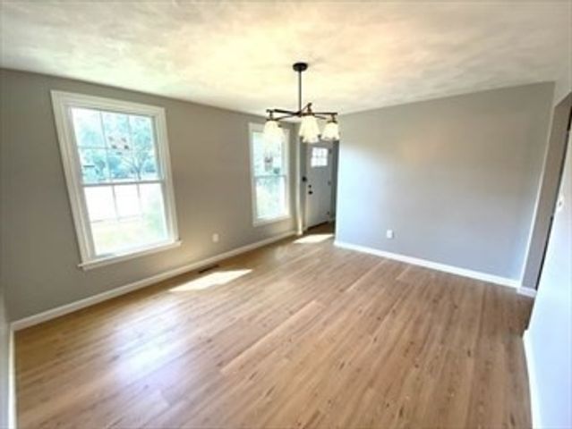 1 Brewster Dr, Needham, MA 02492