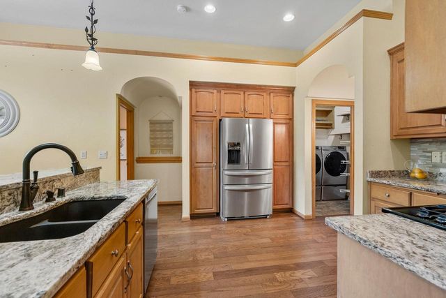 2307 SOUTHERLAND CIRCLE, Kaukauna, WI 54130