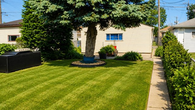 8641 S Calumet Avenue, Chicago, IL 60619