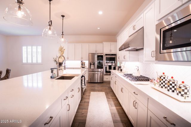 17210 W GRACEMONT Street, Surprise, AZ 85388