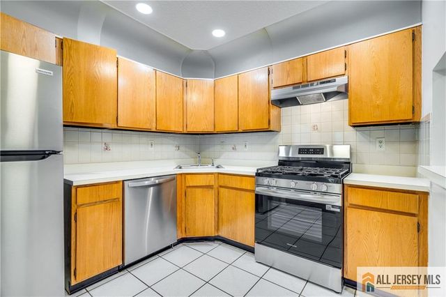 35 Brighton Way, North Brunswick, NJ 08902