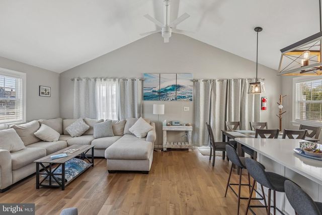 301 W 18TH ST, Ship Bottom, NJ 08008