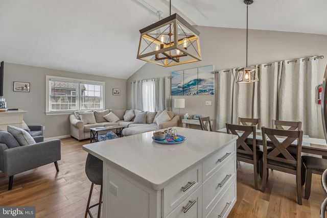301 W 18TH ST, Ship Bottom, NJ 08008