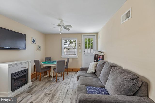 301 W 18TH ST, Ship Bottom, NJ 08008