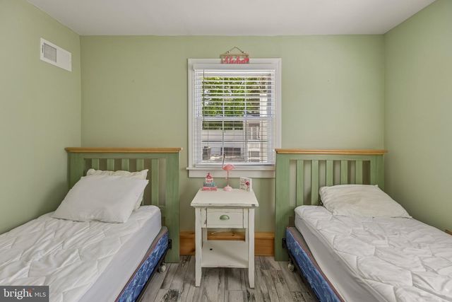 301 W 18TH ST, Ship Bottom, NJ 08008